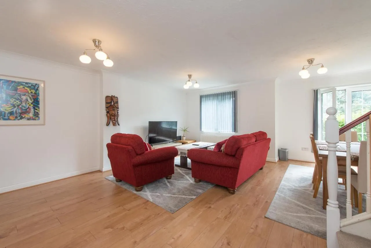 Cardiff Bay Capital Apartment 0*,